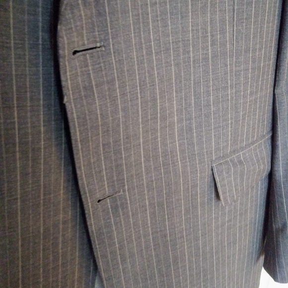 Saks Fifth Ave 2 Piece Anti-Wrinkle Grey Striped Suit 40L - Picture 5 of 10